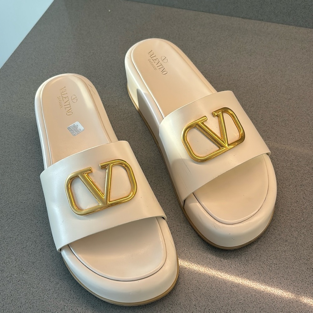 Valentino platform sliders size 41. Cream color